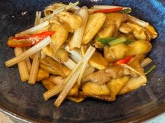 野芫荽炒牛肝菌-半山腰·云南菜(侨福芳草地店)
