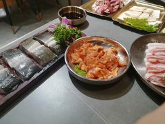 -围炉肉舍•炭烤活鳗•丹东海鲜烤肉(步行街店)