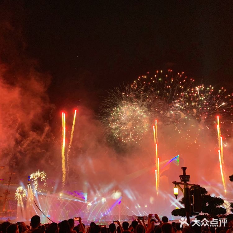 是有故事情节的烟火表演