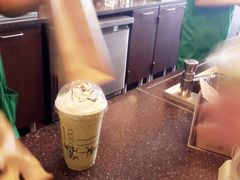 -星巴克臻选(盐城金鹰聚龙湖店)
