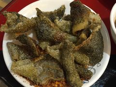 炸鱼皮-三文彩虹鳟鱼庄