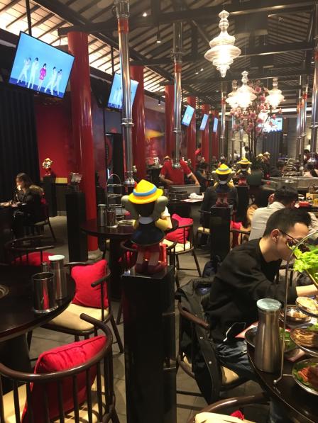 青瓦炭韩潮烤肉(楚河汉街店)-"秦泽国服务员服务态度非常好,很热情