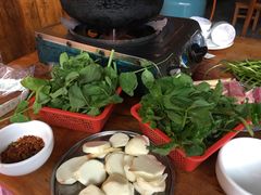 豌豆尖-钰洁腊排骨火锅