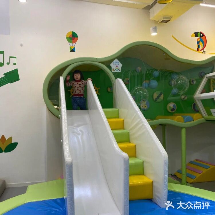 小月龄的宝贝，游乐设施更圆润，更安全！