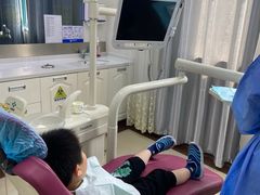 -茂菊口腔连锁(浦东南路店)