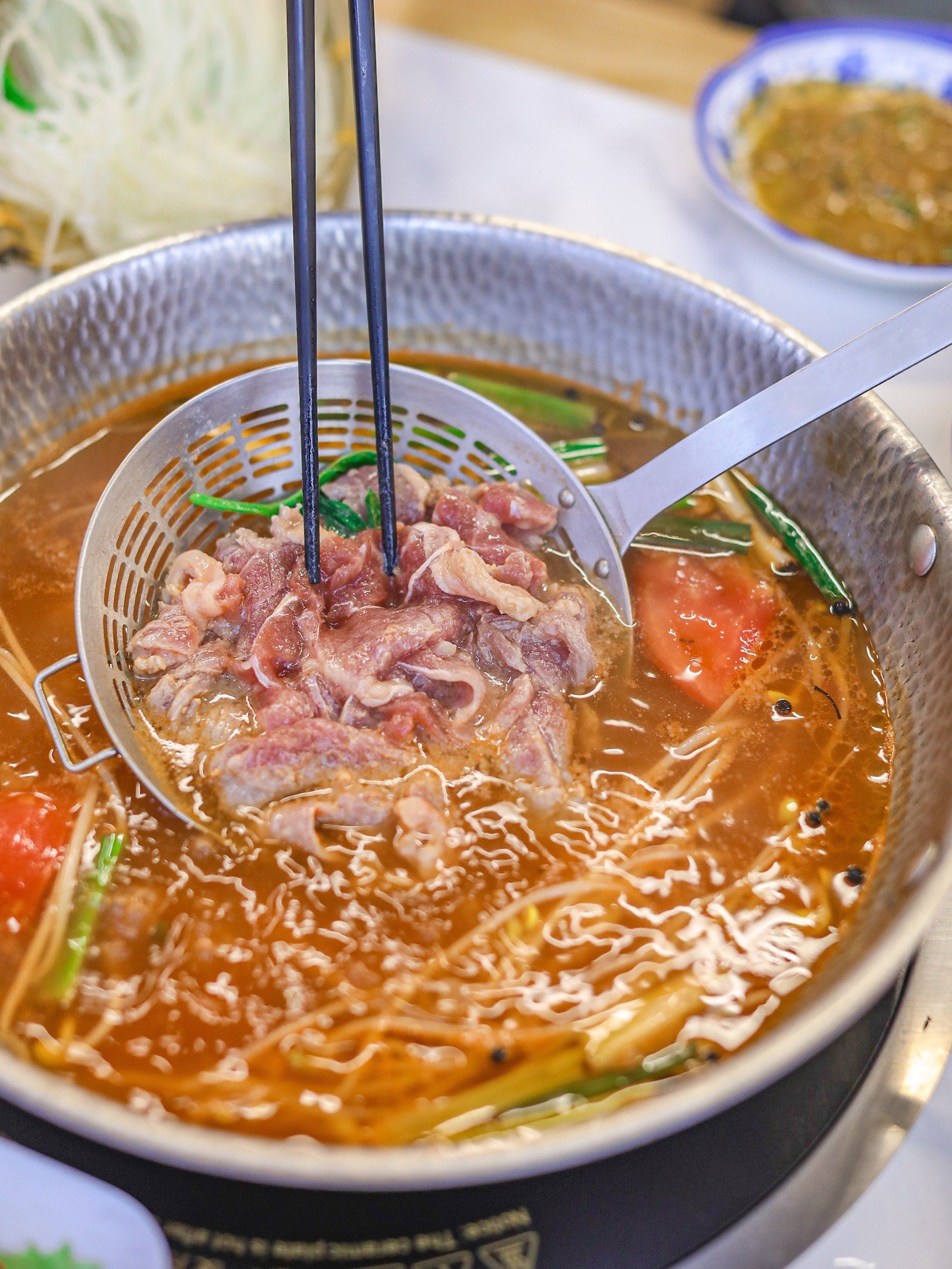 地道贵州味7515王奋斗贵州酸汤牛肉火锅也太好吃啦