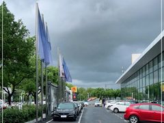 -上海宝信宝马4S店