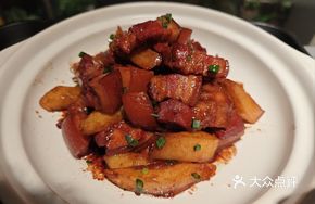 Braised Pork Belly in Clay Pot