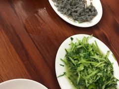 老虎菜-宝瑞门钉肉饼店