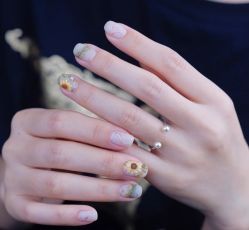 -悦指间美甲美睫