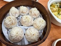 -莱莱小笼·乔艾