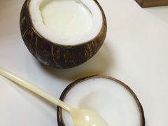 -志龙皇冠吃货椰子铺