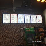同时还有小吃，米酒汤圆、鸡蛋汤之类的，品种挺全的
