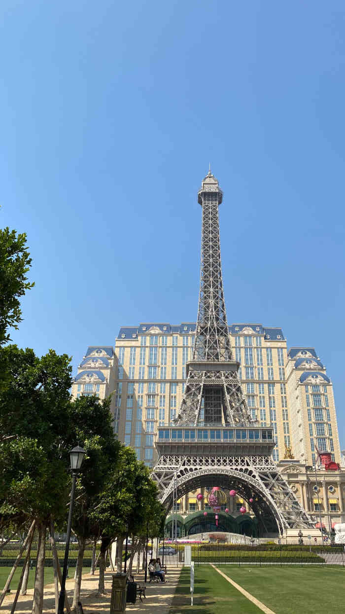 澳门巴黎铁塔-"挨着新濠影汇,同等比例一半的巴黎铁塔,整.