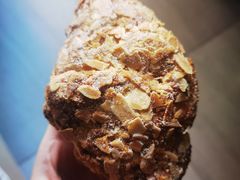 树莓杏仁羊角-OUR Bakery(三里屯太古里店)