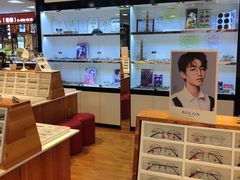 -MiRi眼镜连锁·蔡司·尼康控优点合作店(莘庄店)