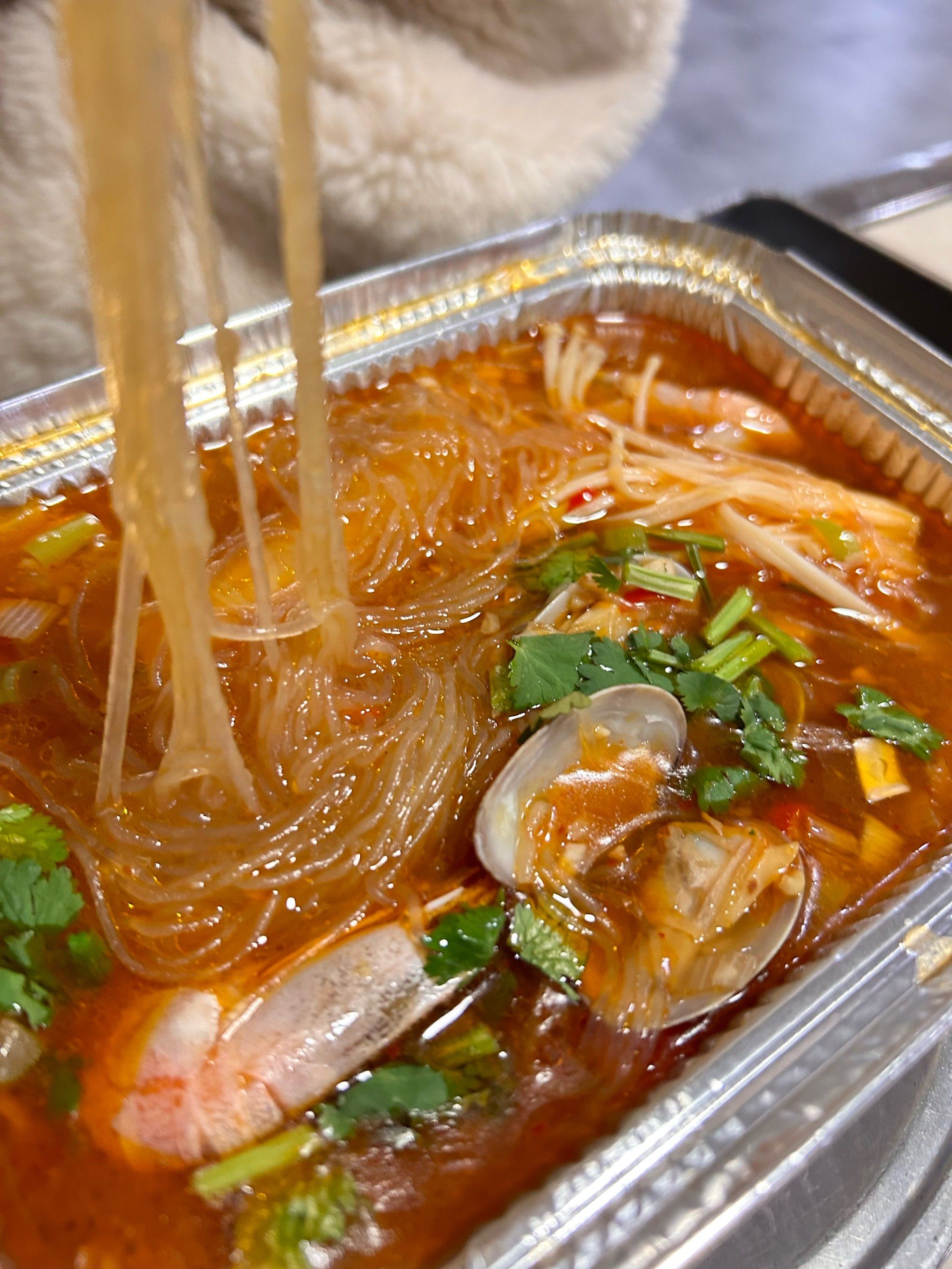 来吃了很多次很多次的烧烤,五花肉特别好吃,每次都点锡纸烤粉丝也是