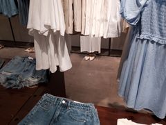 -URBAN REVIVO(高德置地广场·春广场店)