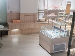 面包甜点陈列柜-顶东面包花园·生日蛋糕(世博店)