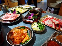 -围炉肉舍•炭烤活鳗•丹东海鲜烤肉(步行街店)