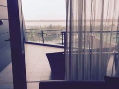 -上海滴水湖皇冠假日酒店