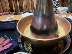 -果松木炭酸菜铜火锅·外婆参鸡汤