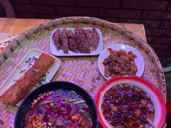 -爆炸头阿姨小四川正宗川味小吃(无任何分店)