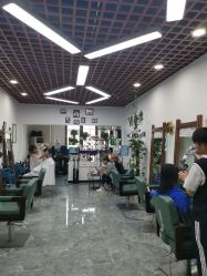 -V8潮牌·接发烫染连锁