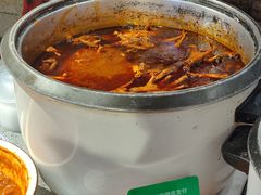 -爆炸头阿姨小四川正宗川味小吃(无任何分店)