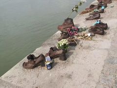 -多瑙河畔鞋履雕塑