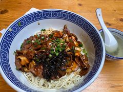 蛤蜊猪肝拌面+虎皮蛋-沪西老弄堂面馆(定西路店)