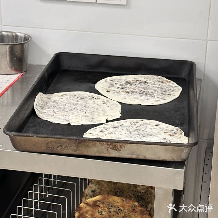 从一个学军旁边的小摊做大做强，到现在这么多连锁店