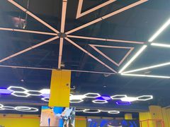 -爱蹦iBOON蹦床运动馆(江汉店)