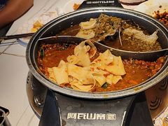 -阿瓦山寨·湘菜现炒·剁椒鱼头王(咸阳总店)