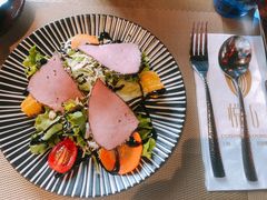 黑胡椒牛肉水果蔬菜沙拉-YUE·6·西式融合餐厅(外滩六号店)