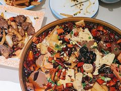 -老码头黑皮肘子锅包肉(赣水路店)