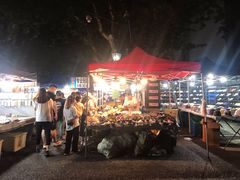 -吴山路夜市