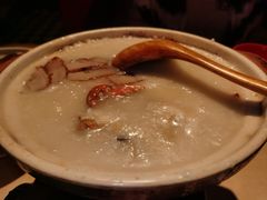 满满足足青蟹砂锅艇仔粥-避风塘(宝山万达店)