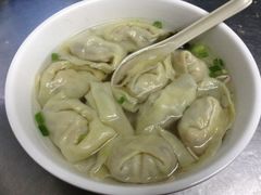 好大的碗和馄饨-周素珍湖州大馄饨(直戒坛寺巷店)