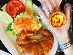 呑拿魚牛角包-安德鲁饼店(总店)