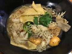-万记麻辣烫国展总店