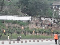 剑门关南门的养猪场-剑门关风景区