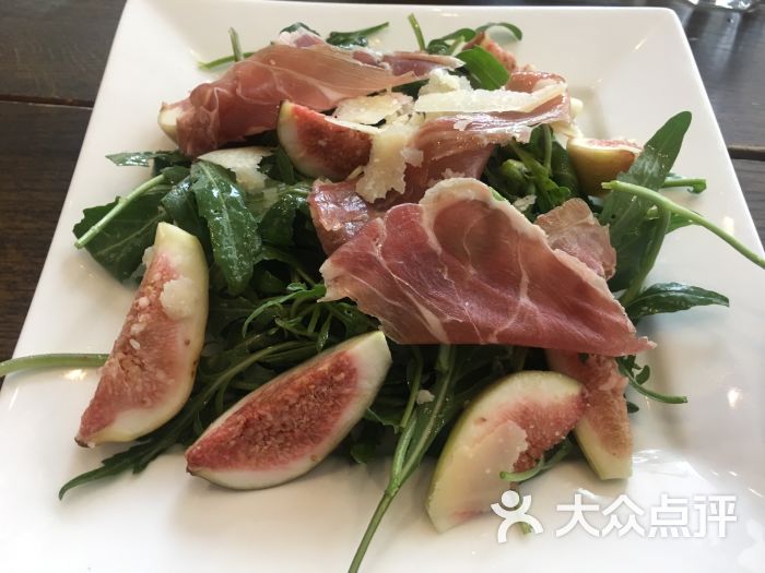 生火腿芝麻叶沙拉