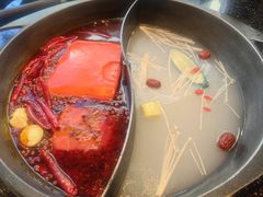 牛油锅底鸳鸯锅-宽巷子成都火锅(南站店)