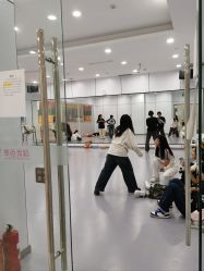-单色舞蹈