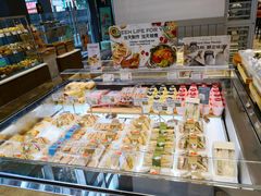 面包甜点陈列柜-巴黎贝甜(常德路店)