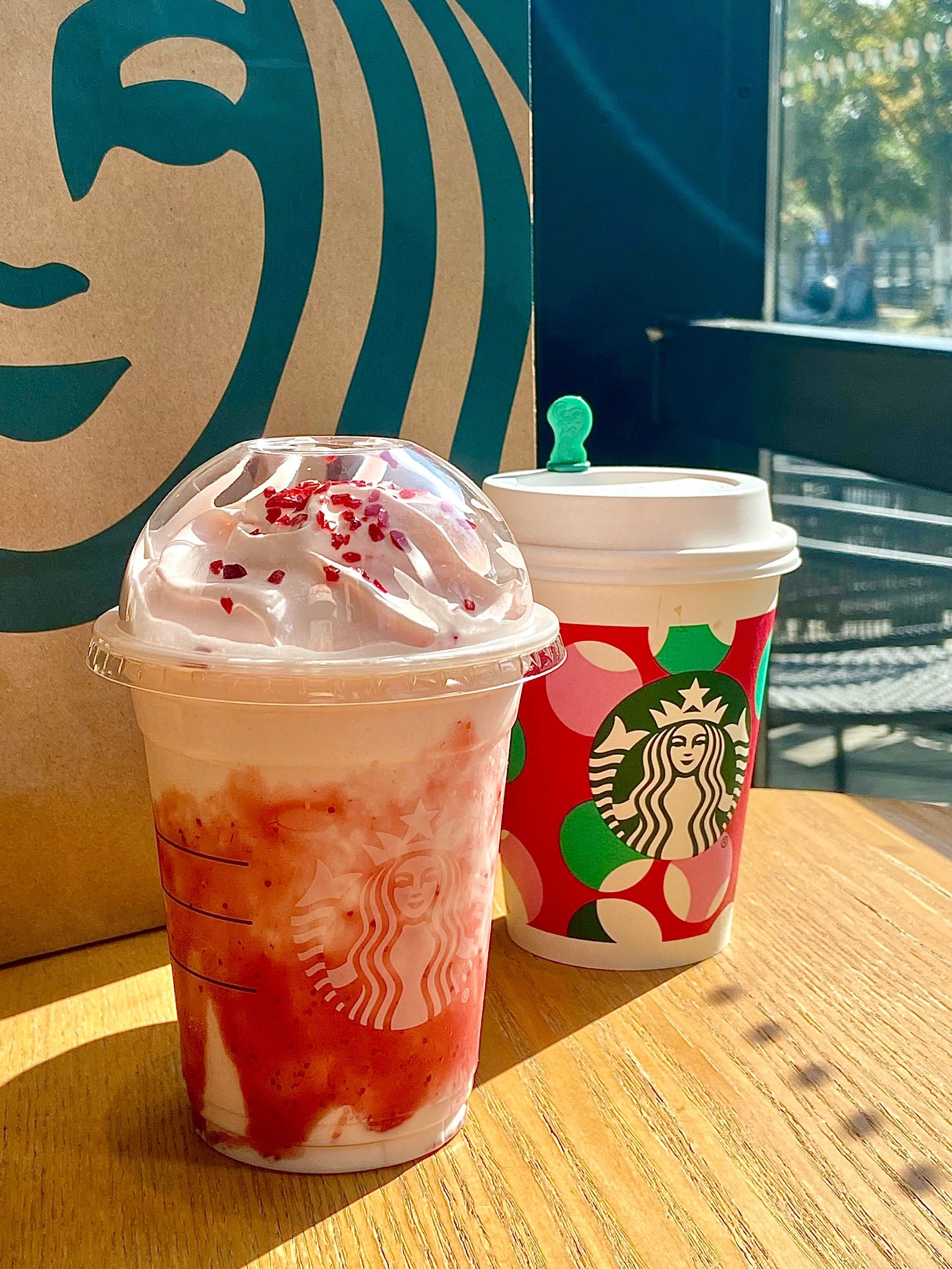 红颜草莓芝士茶拿铁名字好长啊