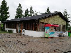-田园东方蜜桃村的田野营地