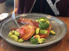 -ROAST coffee & eatery