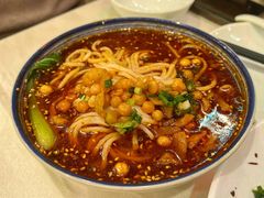 重庆小面-鑫巴蜀小镇 · 水煮鱼专研店(玉桥店)